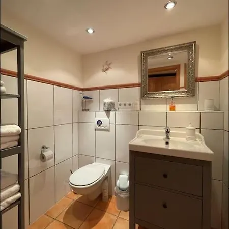 Kuehles Souterrain Mit Privater Sauna Und Terrasse Appartement *