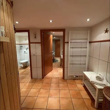 Kühles Souterrain Mit Privater Sauna Und Terrasse Duisburg