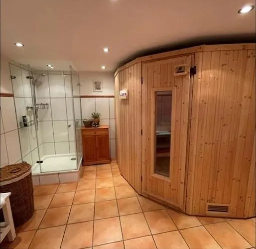 Souterrain-apartment Mit Privater Sauna